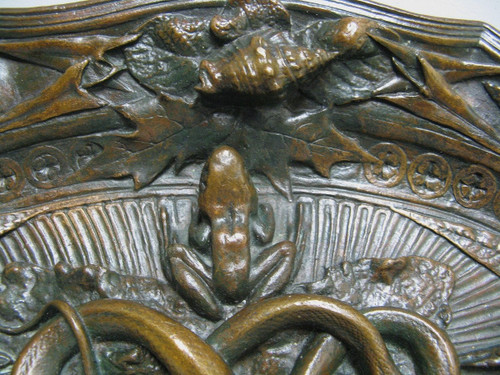 Raro grande piatto in bronzo tipo Palissy, XIX secolo.