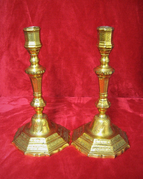 Coppia di candelieri Regency in bronzo dorato del XVIII secolo.