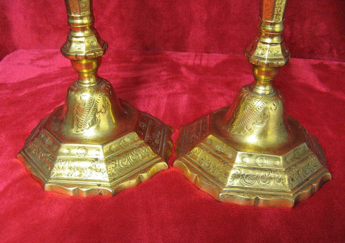 Coppia di candelieri Regency in bronzo dorato del XVIII secolo.