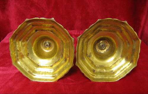 Coppia di candelieri Regency in bronzo dorato del XVIII secolo.