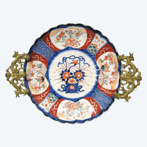 Grande tazza in porcellana Imari Fiori Draghi Ottone Bronzo dorato Giappone XIX.
