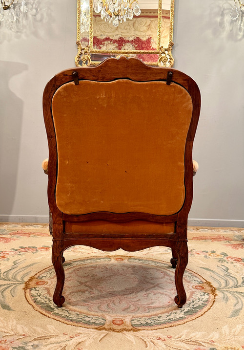 Importante Poltrona Con Struttura In Noce, Periodo Reggenza 1720 Circa