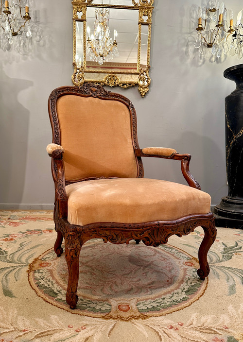 Importante Poltrona Con Struttura In Noce, Periodo Reggenza 1720 Circa