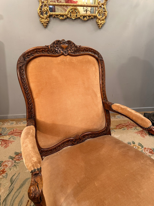 Importante Poltrona Con Struttura In Noce, Periodo Reggenza 1720 Circa
