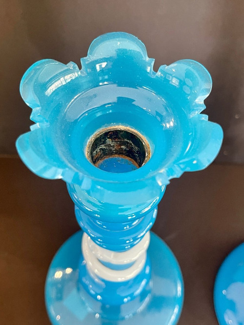 Paire De Bougeoirs En Opaline bleue