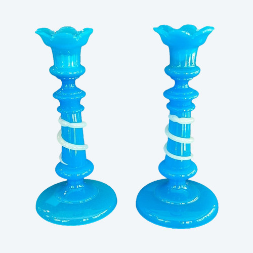 Paire De Bougeoirs En Opaline bleue