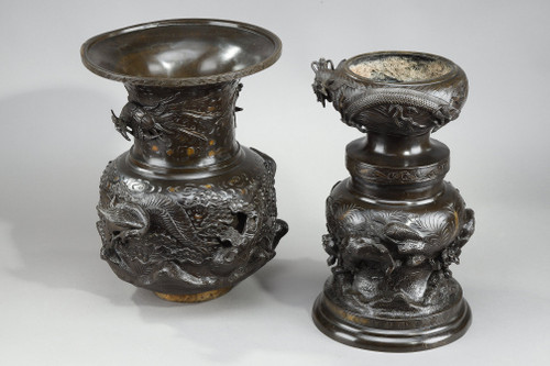 LARGE BRONZE VASE SCULPTED WITH CHIMERAS, DRAGONS, BIRDS OF PREY AND PHoeNIX