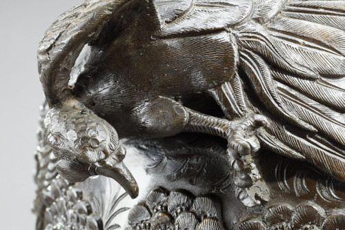 LARGE BRONZE VASE SCULPTED WITH CHIMERAS, DRAGONS, BIRDS OF PREY AND PHoeNIX