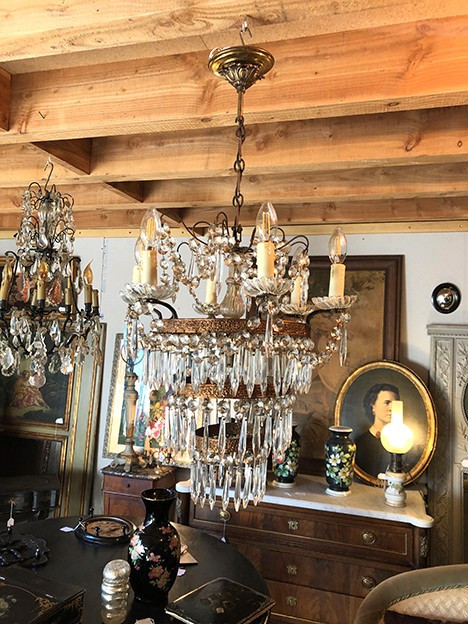 Lampadario con pendenti in cristallo a sette luci, stile Luigi XVI