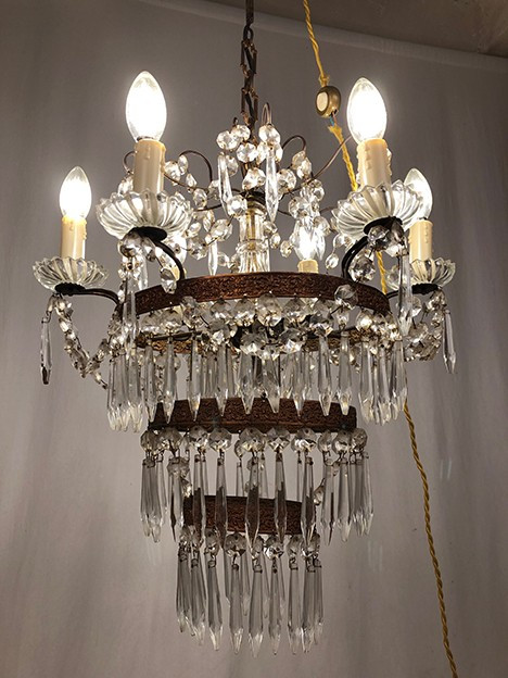 Lampadario con pendenti in cristallo a sette luci, stile Luigi XVI
