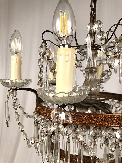 Lampadario con pendenti in cristallo a sette luci, stile Luigi XVI