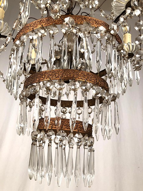 Lampadario con pendenti in cristallo a sette luci, stile Luigi XVI