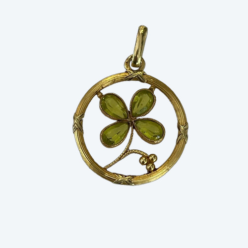 Ciondolo portafortuna in oro con peridoti