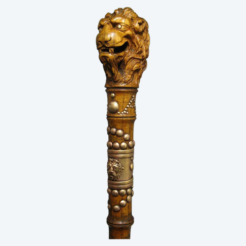 Canne Avec Pommeau Représentant Une Tête De Lion. 