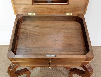  Table d’appoint Travailleuse en Noyer blond massif – Fin XIXe 
