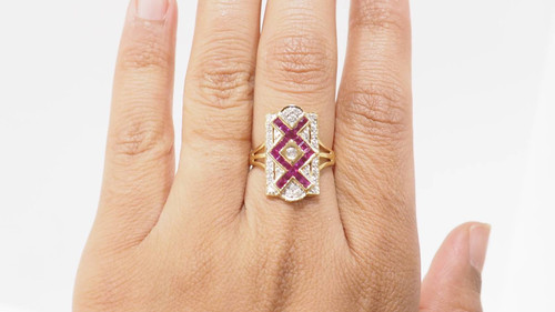 Bague vintage en or jaune, rubis et diamants