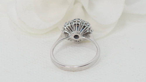 Anello Margherita in oro bianco, zaffiro di Ceylon e diamanti