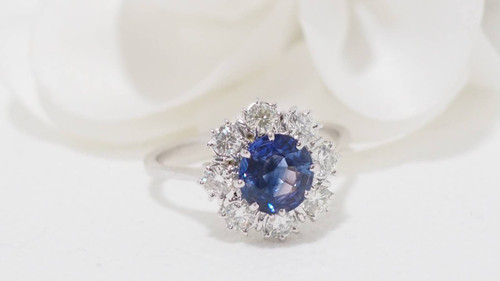 Anello Margherita in oro bianco, zaffiro di Ceylon e diamanti