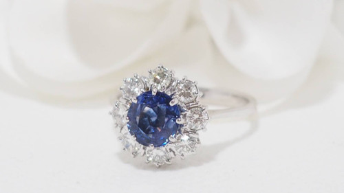Anello Margherita in oro bianco, zaffiro di Ceylon e diamanti