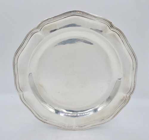Contours dish, Massive silver 18th century.