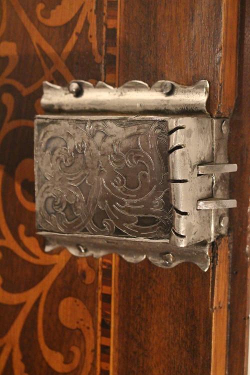  Cabinet 17th century