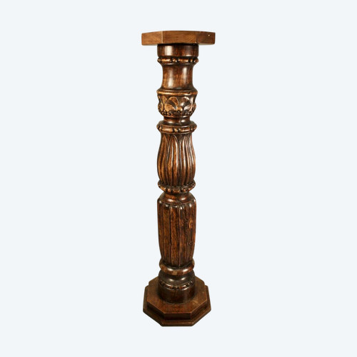 Sellette baluster column