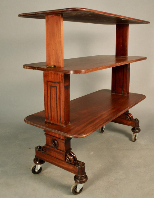 Credenza in mogano, periodo di restauro