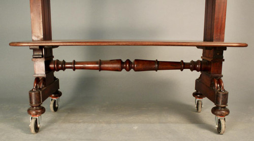 Credenza in mogano, periodo di restauro