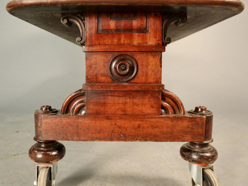 Credenza in mogano, periodo di restauro