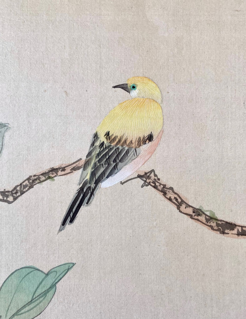 Cina, anni '50, Uccello dipinto su seta tra i rami fioriti II