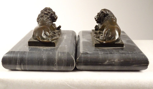 Paire Sculptures Presse-papiers Bronze Lions Couchés Marbre Gris XVIIIème