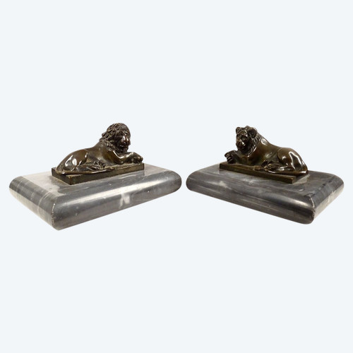 Paire Sculptures Presse-papiers Bronze Lions Couchés Marbre Gris XVIIIème