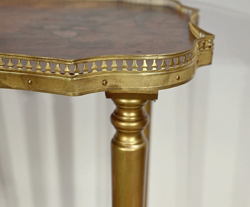 Petite Table de Salon en Moucheté de Thuya à décor peint – 1920