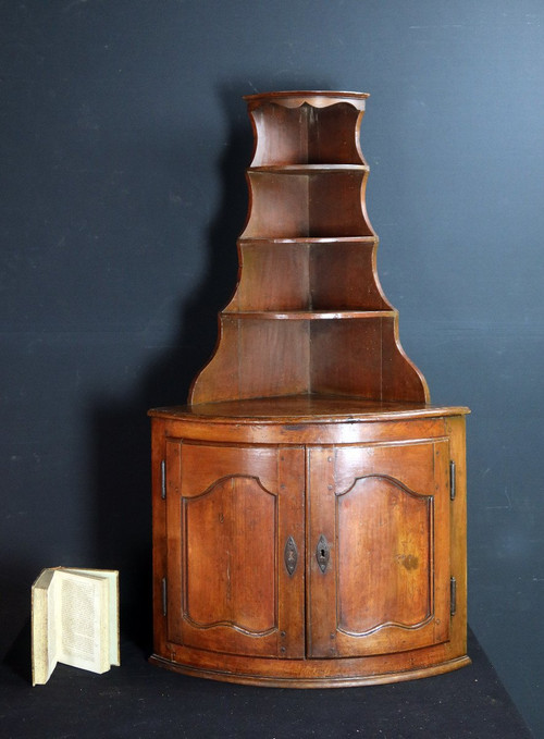 Encoignure En Noyer XVIII