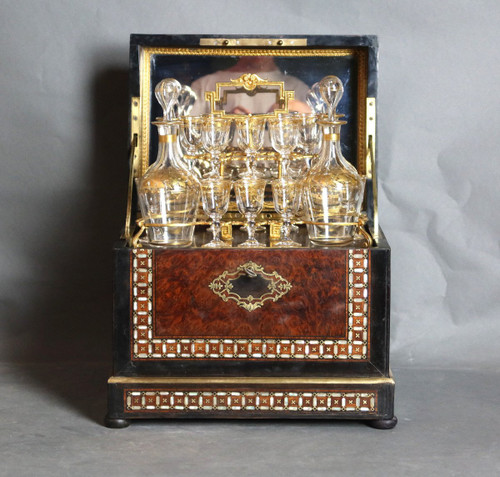 Liquor Cellar with Mechanism