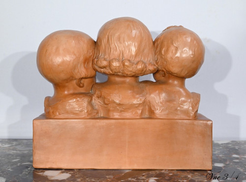 Groupe en Terre Cuite patinée, « Mère et ses enfants », signé P. Dumont, Art Déco – 1920