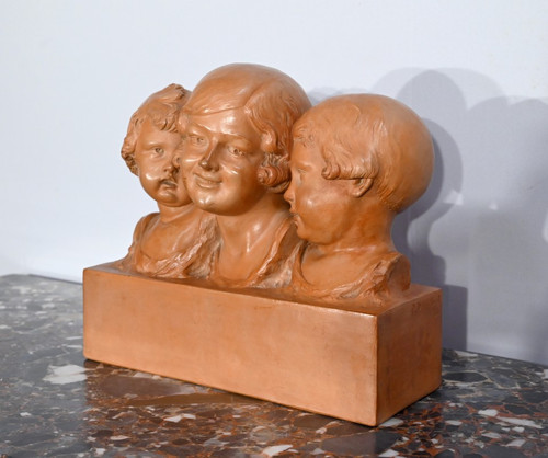 Groupe en Terre Cuite patinée, « Mère et ses enfants », signé P. Dumont, Art Déco – 1920