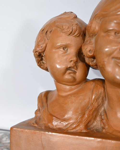 Groupe en Terre Cuite patinée, « Mère et ses enfants », signé P. Dumont, Art Déco – 1920