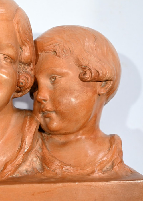 Groupe en Terre Cuite patinée, « Mère et ses enfants », signé P. Dumont, Art Déco – 1920