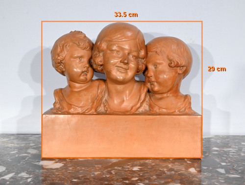 Groupe en Terre Cuite patinée, « Mère et ses enfants », signé P. Dumont, Art Déco – 1920