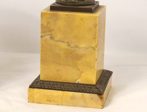 Coppia Cassolette Decorative in Marmo di Siena Bronzo Restauro XIX Secolo