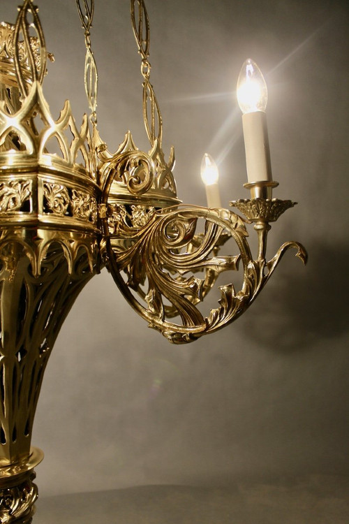 Lampadario gotico fiammeggiante in bronzo del XVII secolo
