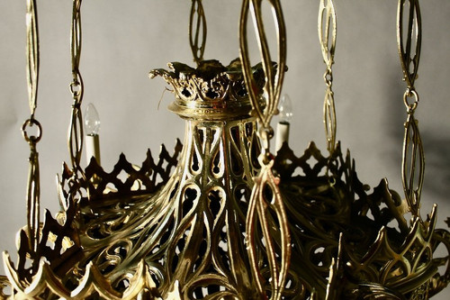 Lampadario gotico fiammeggiante in bronzo del XVII secolo