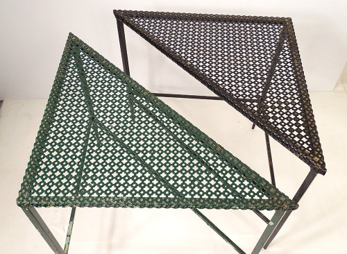 2 Tables Basses Triangulaires Mathieu Matégot Métal Perforé Peint XXème