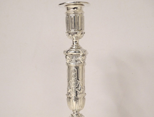 Coppia di candelabri Luigi XIV in bronzo argentato disegno Bérain XIX secolo
