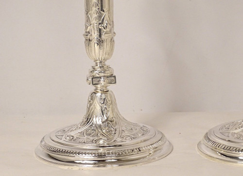 Coppia di candelabri Luigi XIV in bronzo argentato disegno Bérain XIX secolo