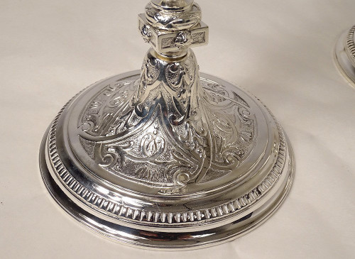 Coppia di candelabri Luigi XIV in bronzo argentato disegno Bérain XIX secolo