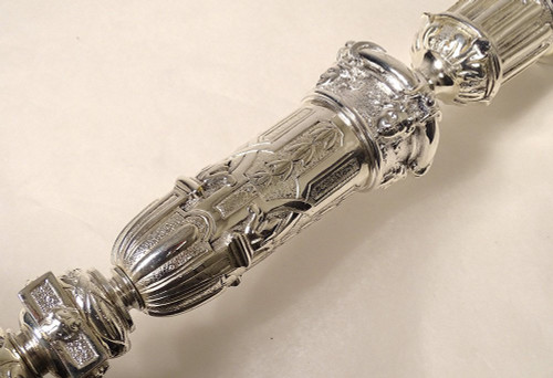 Coppia di candelabri Luigi XIV in bronzo argentato disegno Bérain XIX secolo