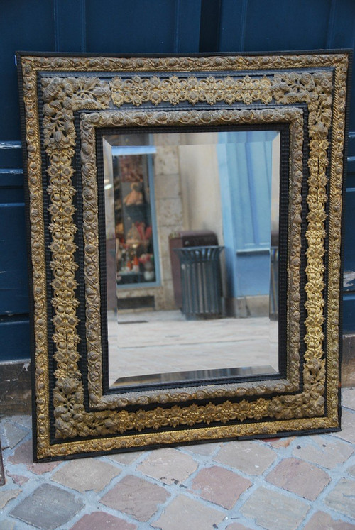 Grand Miroir De Style Louis XIV  En Laiton Repoussé