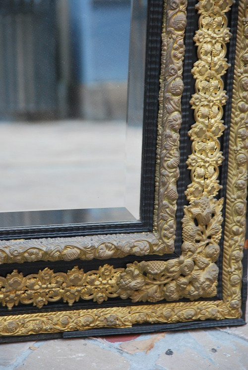 Grand Miroir De Style Louis XIV  En Laiton Repoussé